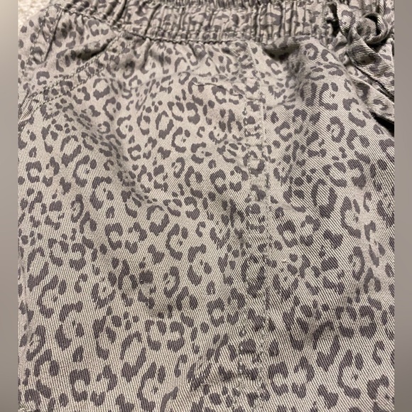 Nicole Miller | Leopard Cargo Joggers Size S Black & Gray - Picture 6 of 7